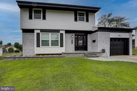 2213 Chestnut Hill Dr, Cinnaminson, NJ 08077
