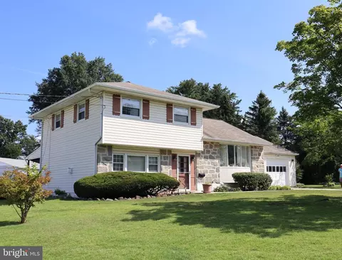 2208 Hope Ln, Cinnaminson, NJ 08077