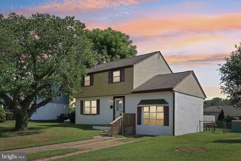 15 Rose Ln, Burlington, NJ 08016