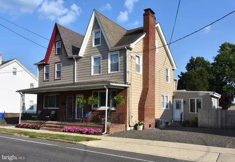 438 W Broad St, Burlington, NJ 08016
