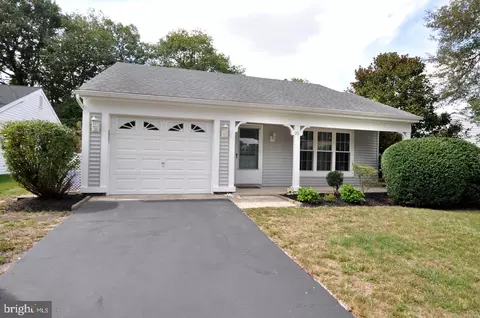 29 Dunstable Rd, Southampton, NJ 08088