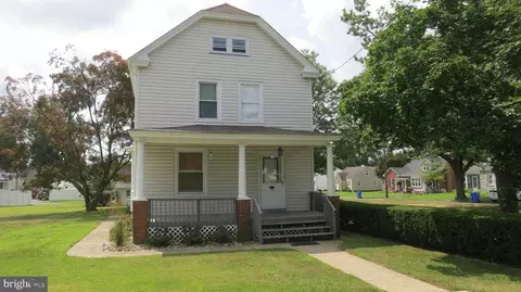 802 Grove St, Florence, NJ 08518