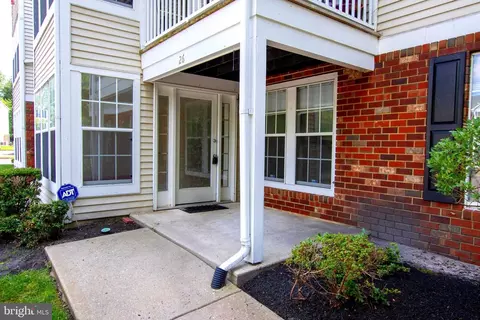 26 Inverness Cir, Marlton, NJ 08053