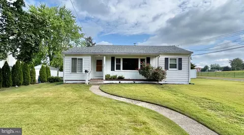 445 E 5th St E, Florence, NJ 08518