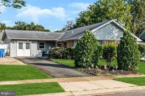 14 Buxmont Ln, Willingboro, NJ 08046