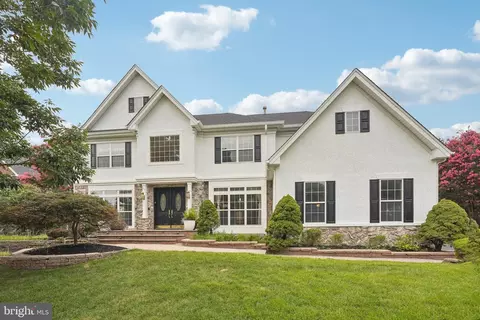 45 Wood View Dr, Mount Laurel, NJ 08054