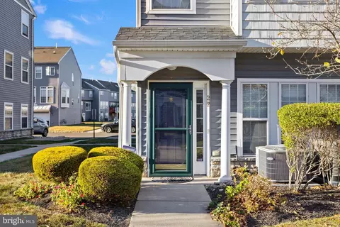 22 Swan Ct, Delran, NJ 08075