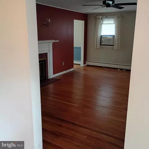 Living - 103 Main St, Riverton, NJ 08077 photo 1 of 5