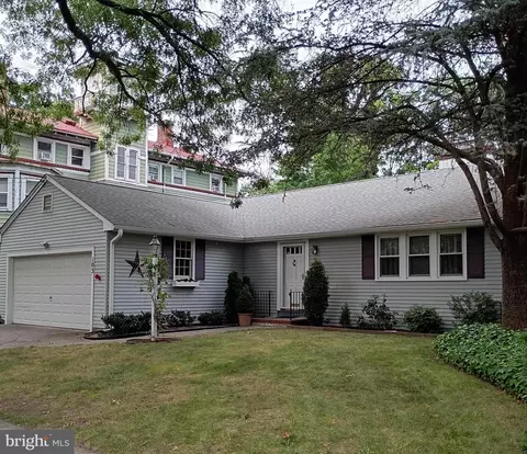 103 Main St, Riverton, NJ 08077