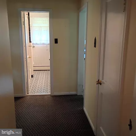 Entry Way - 103 Main St, Riverton, NJ 08077 photo 4 of 5