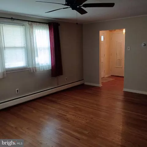 Living - 103 Main St, Riverton, NJ 08077 photo 2 of 5