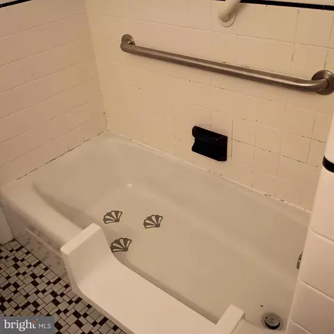 Bath - 103 Main St, Riverton, NJ 08077 photo 3 of 3