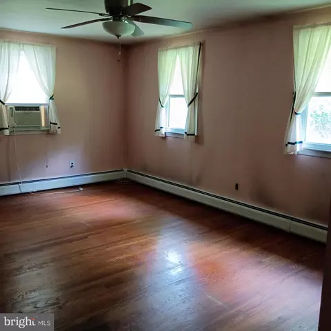 Bedroom - 103 Main St, Riverton, NJ 08077 photo 3 of 6