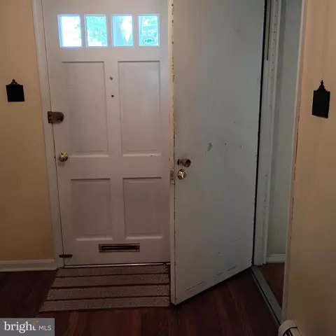 Entry Way - 103 Main St, Riverton, NJ 08077 photo 2 of 5