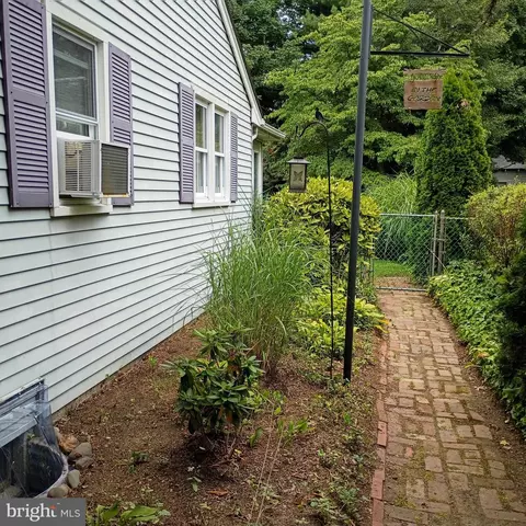 Exterior - 103 Main St, Riverton, NJ 08077 photo 5 of 11