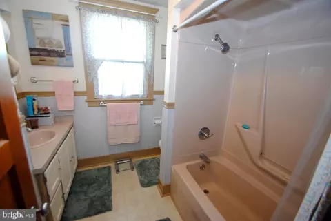 Bath - 317 Maple Ave, Delanco, NJ 08075 photo 2 of 5