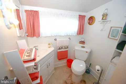 Bath - 317 Maple Ave, Delanco, NJ 08075 photo 4 of 5