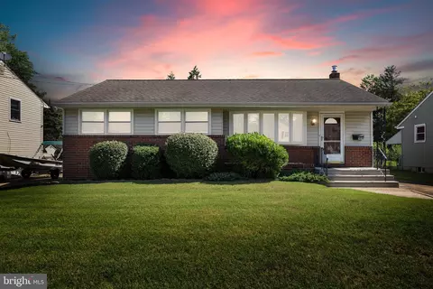 909 Smith St, Delran, NJ 08075
