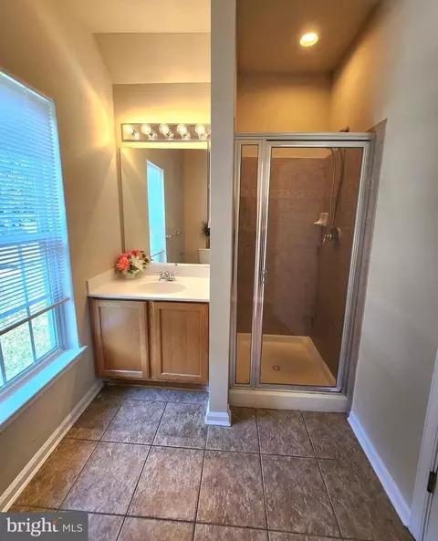 Bath - 1 Fox Ct, Delran, NJ 08075 photo 1 of 2
