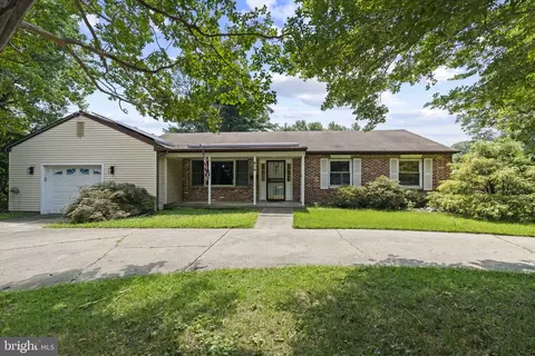 210 High St, Maple Shade, NJ 08052