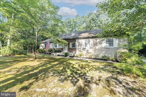 1 Woodgate Dr, Shamong, NJ 08088