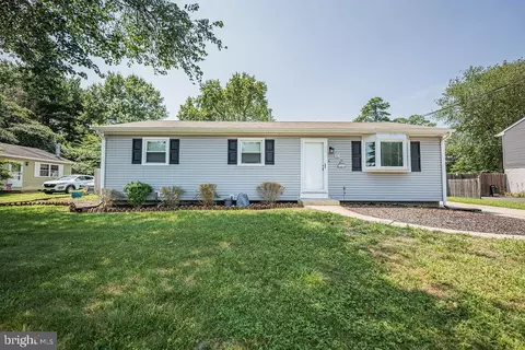 10 W Shore Dr, Southampton, NJ 08088