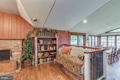 Entry Way - 164 Fox Chase Dr, Delran, NJ 08075 photo 3 of 6