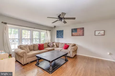 Living - 164 Fox Chase Dr, Delran, NJ 08075 photo 1 of 2