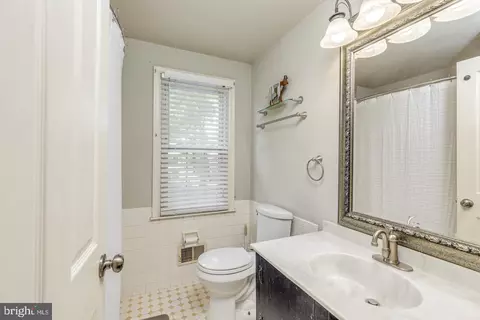 Bath - 164 Fox Chase Dr, Delran, NJ 08075 photo 2 of 4