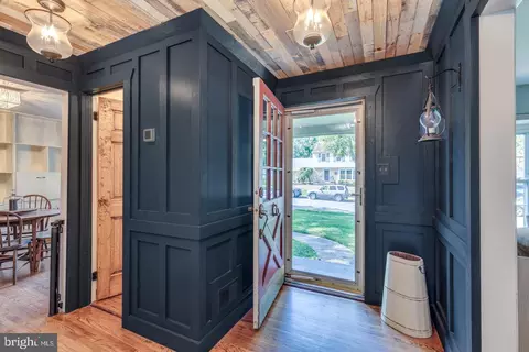 Entry Way - 164 Fox Chase Dr, Delran, NJ 08075 photo 2 of 6
