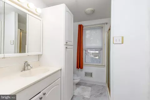 Bath - 164 Fox Chase Dr, Delran, NJ 08075 photo 3 of 4
