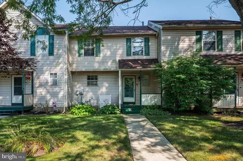 4 Amy Ct, Mount Holly, NJ 08060