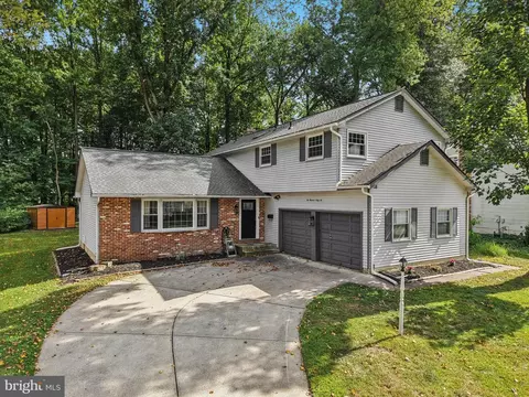 266 St David Dr, Mount Laurel, NJ 08054