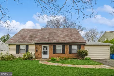 19 Hargrove Ln, Willingboro, NJ 08046
