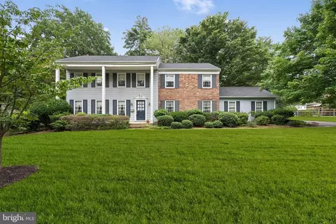 256 Carriage Hill Dr, Moorestown, NJ 08057