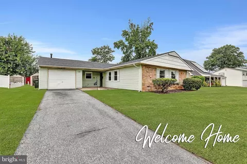 44 New Pond Ln, Willingboro, NJ 08046