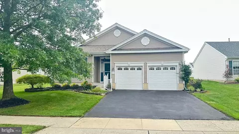 24 Ellington Dr, Columbus, NJ 08022