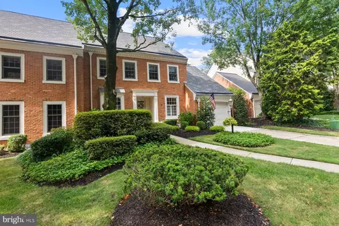 21 Foxwood Dr, Moorestown, NJ 08057