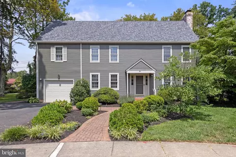 1 Circle Dr, Moorestown, NJ 08057