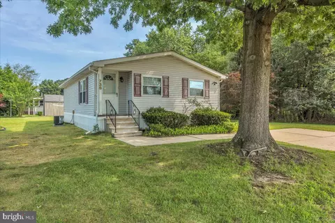 738 Sable Ln, Mount Laurel, NJ 08054