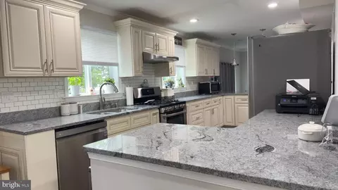 Entry Way - 31 Cornell, Delran, NJ 08075 photo 3 of 7