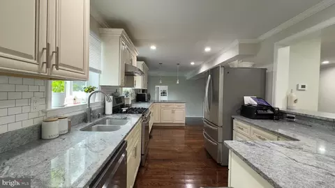 Entry Way - 31 Cornell, Delran, NJ 08075 photo 4 of 7