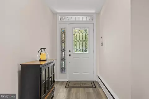 Entry Way - 206 Fenimore Ln, Delanco, NJ 08075 photo 2 of 2