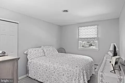 Bedroom - 206 Fenimore Ln, Delanco, NJ 08075 photo 1 of 4