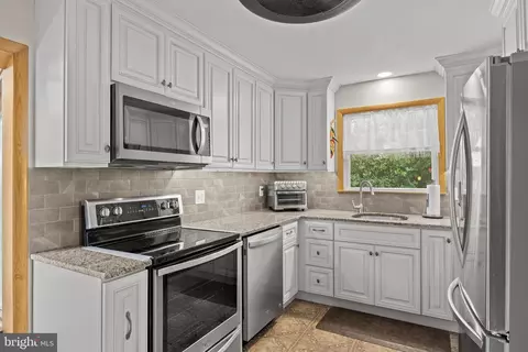 Kitchen - 206 Fenimore Ln, Delanco, NJ 08075 photo 1 of 3