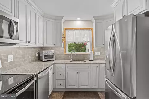 Kitchen - 206 Fenimore Ln, Delanco, NJ 08075 photo 2 of 3
