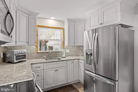 Kitchen - 206 Fenimore Ln, Delanco, NJ 08075 photo 3 of 3