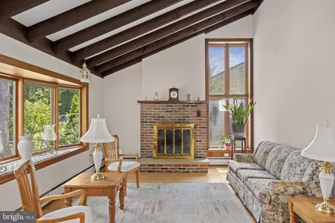 Living - 206 Fenimore Ln, Delanco, NJ 08075 photo 2 of 2