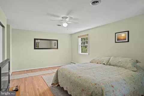 Bedroom - 206 Fenimore Ln, Delanco, NJ 08075 photo 3 of 4