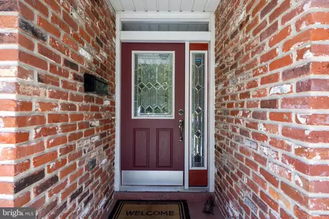 Entry Way - 206 Fenimore Ln, Delanco, NJ 08075 photo 1 of 2